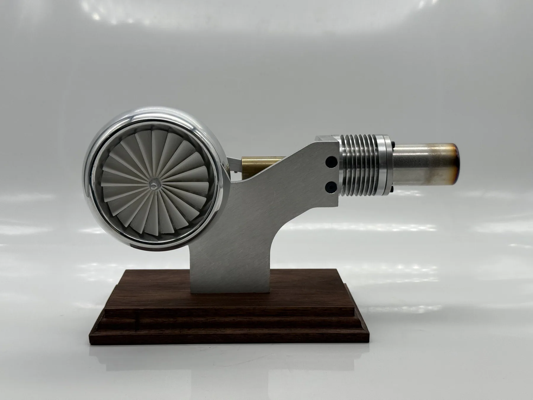 Stirling engine lightbox photograph 1.